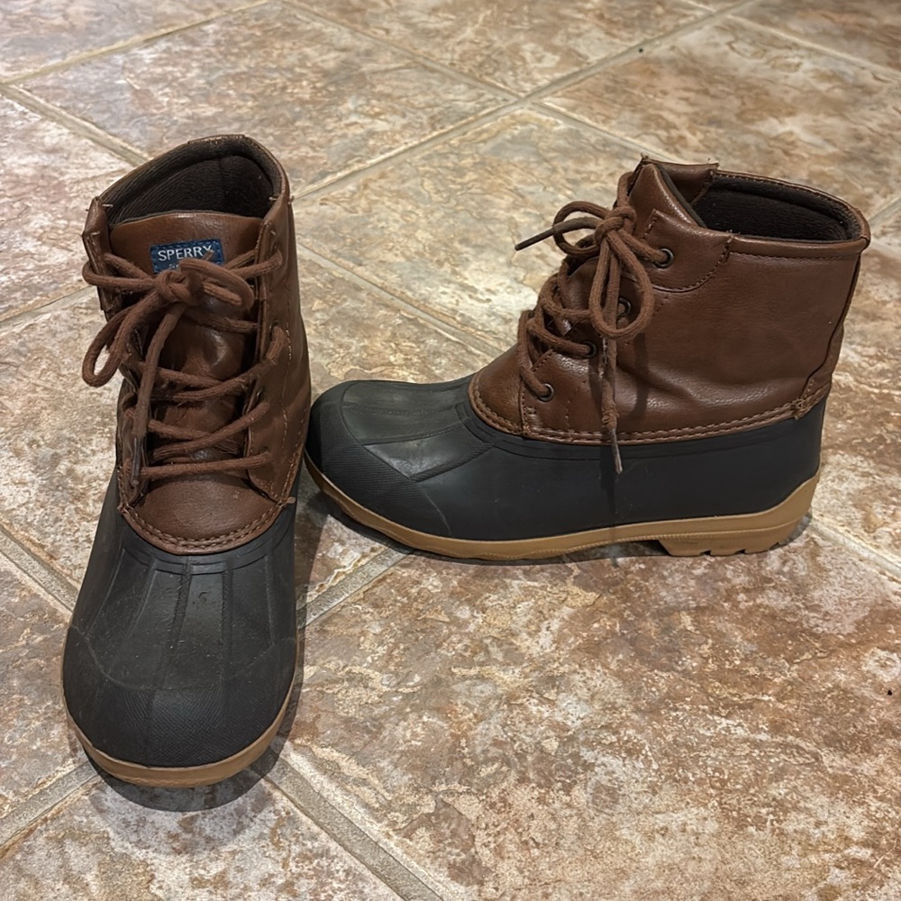 Like new! Sperry Black and Brown Lace-Up Boots